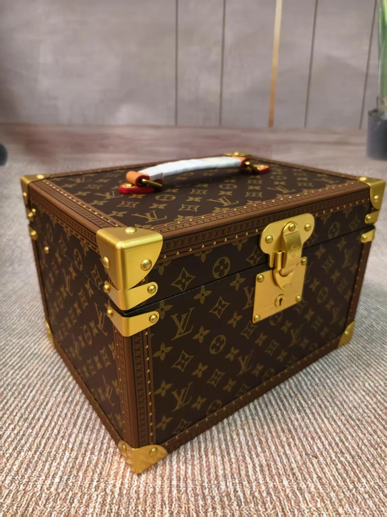 LV 27FW XHWLRED 003 시계보관함