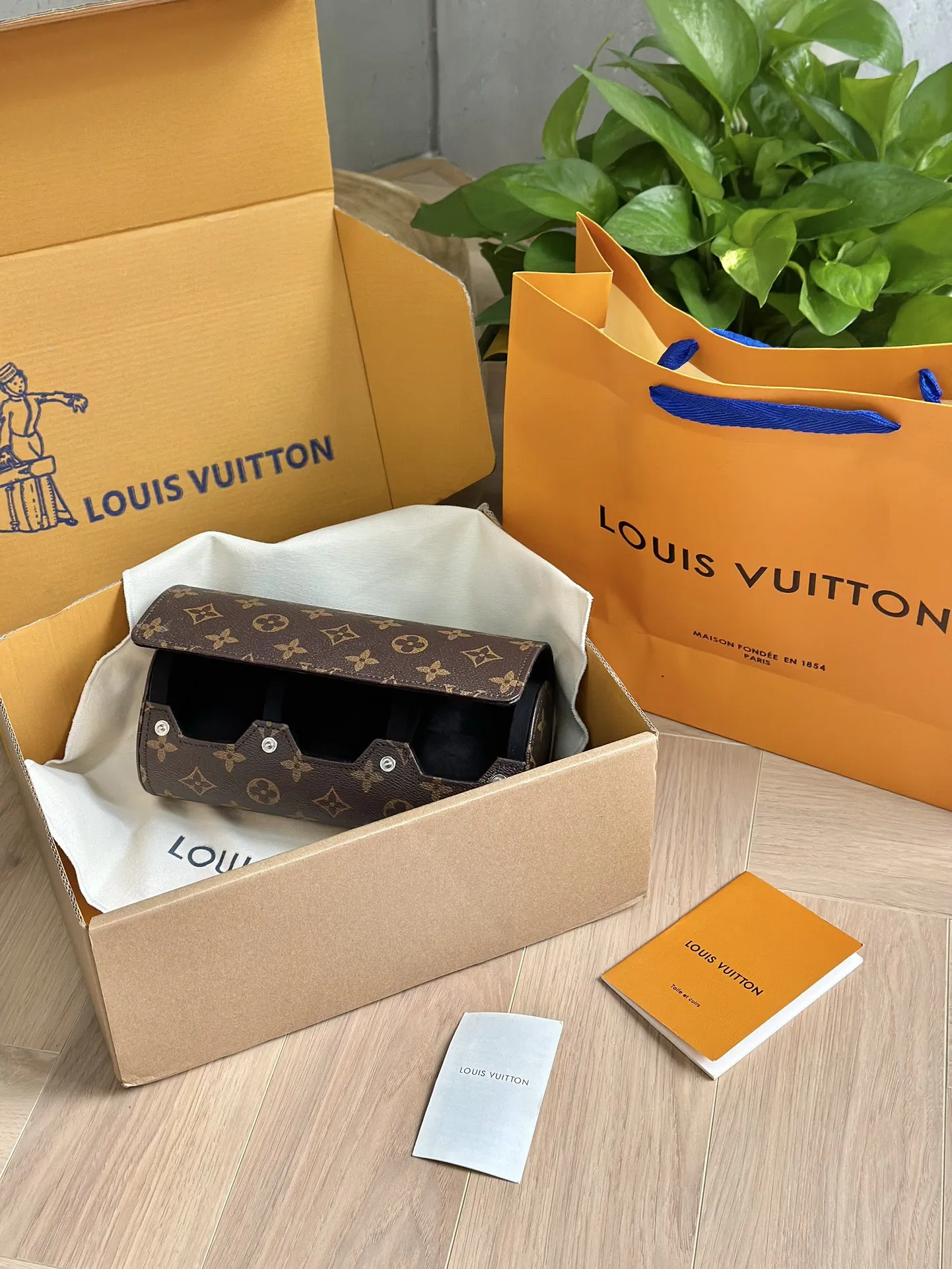 LV 27FW XHWLRED 005 시계보관함 4
