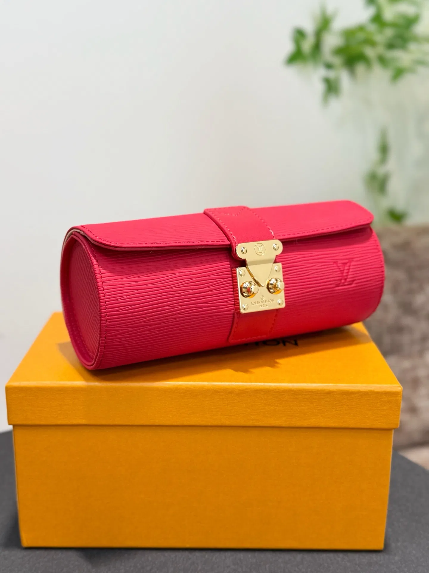 LV 27FW XHWLRED 006 시계보관함