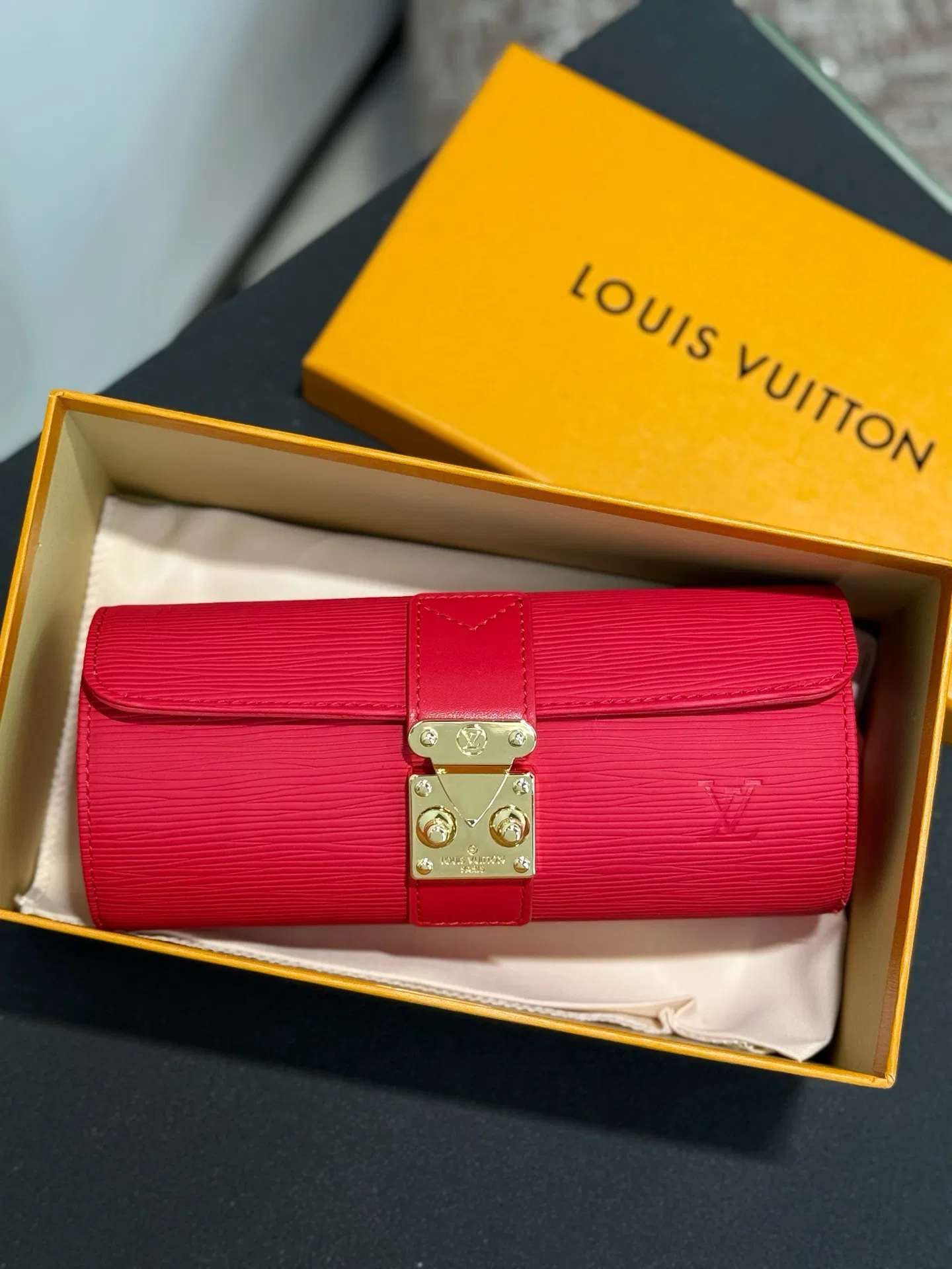 LV 27FW XHWLRED 006 시계보관함 3