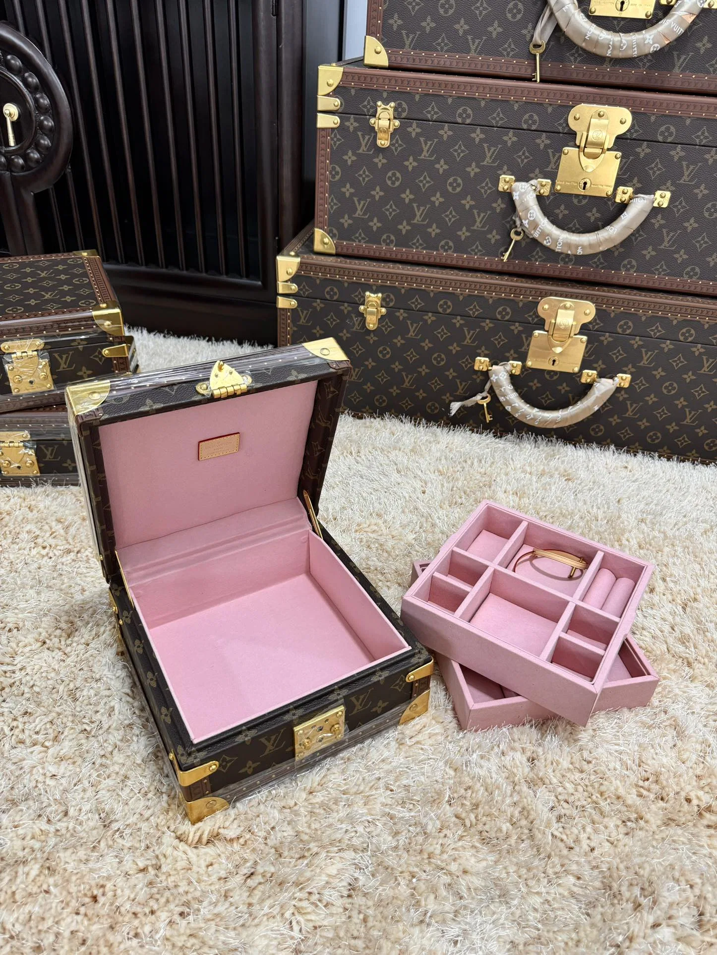 LV 27FW XHWLRED 007 악세사리보관함