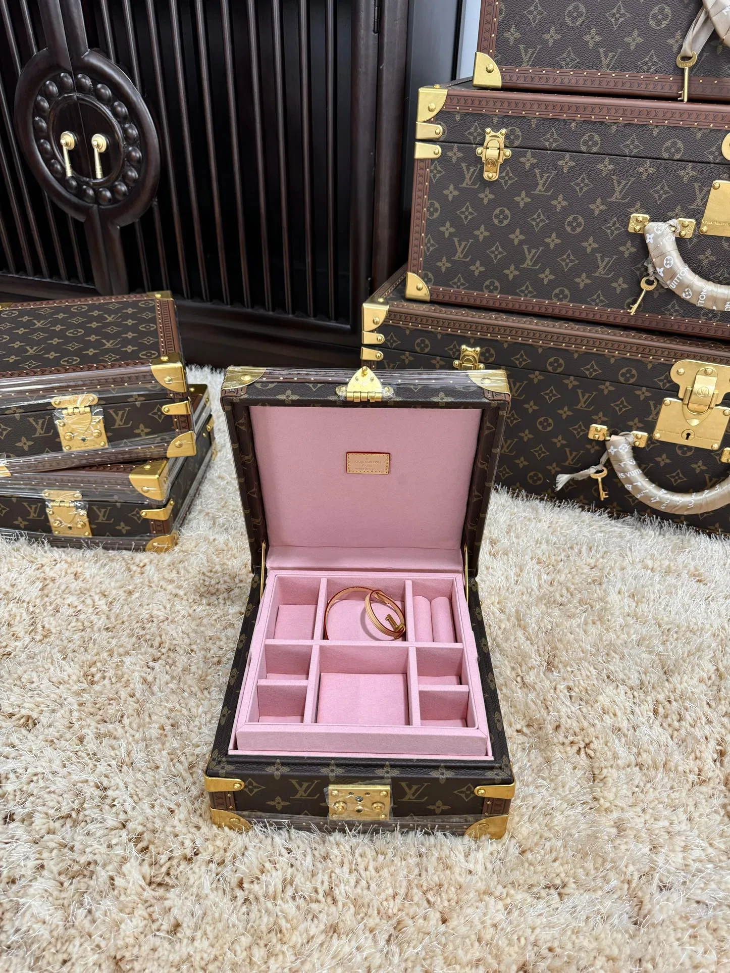 LV 27FW XHWLRED 007 악세사리보관함 3