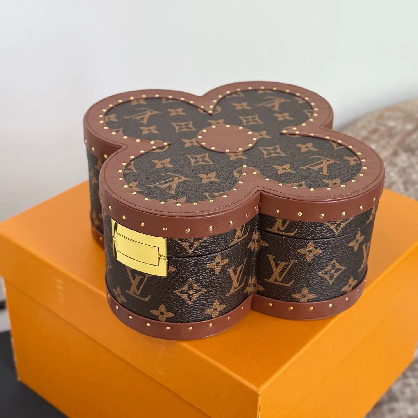 LV 27FW XHWLRED 008 악세사리보관함 6