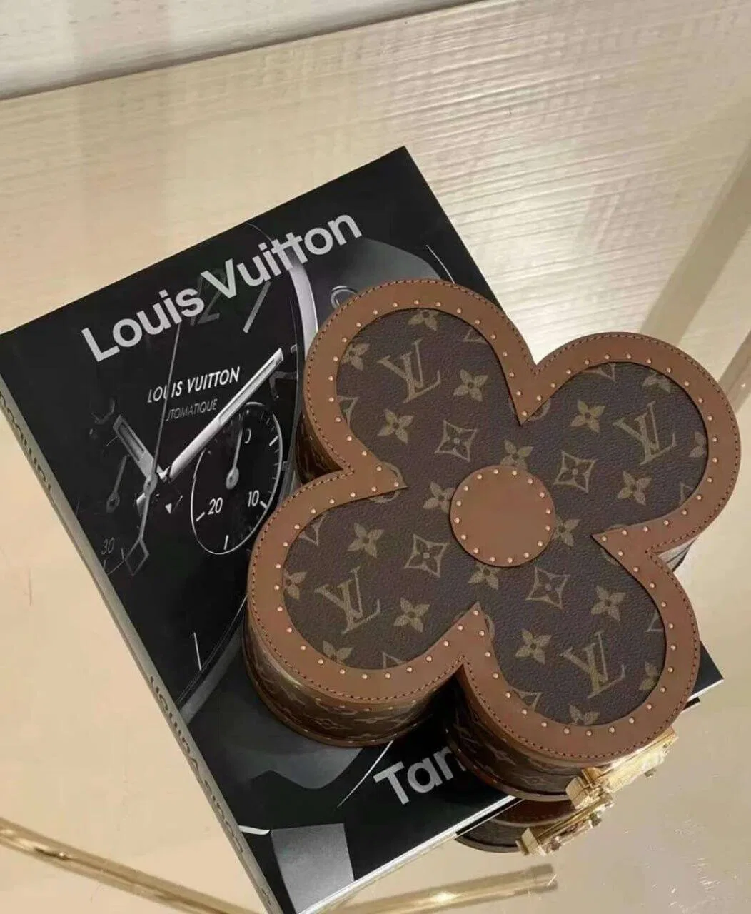 LV 27FW XHWLRED 009 악세사리보관함