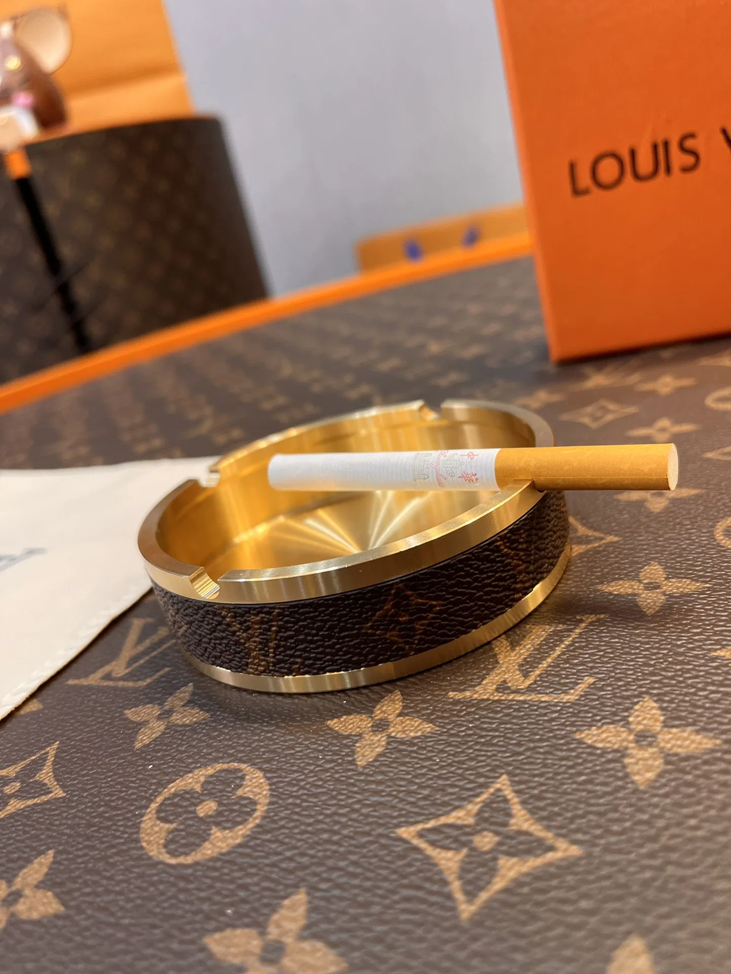 LV 27FW XHWLRED 017 재떨이