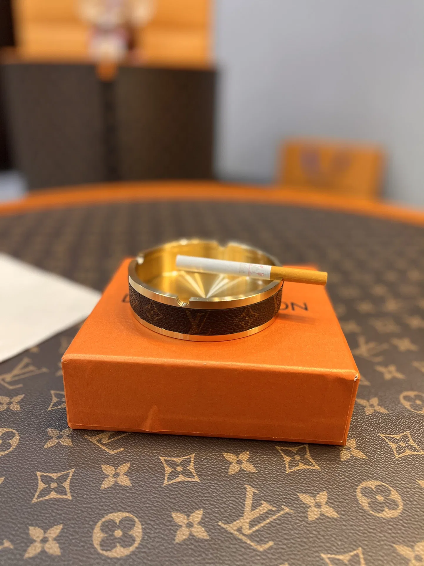 LV 27FW XHWLRED 017 재떨이 4