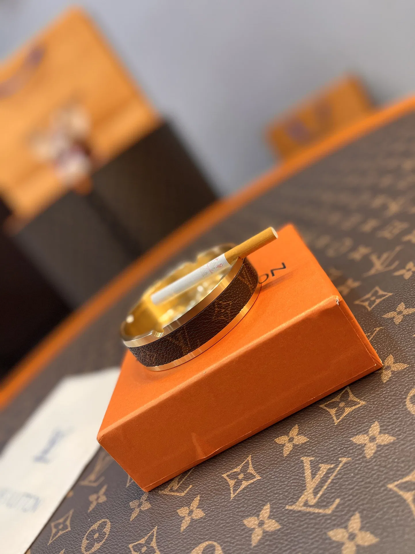 LV 27FW XHWLRED 017 재떨이 5
