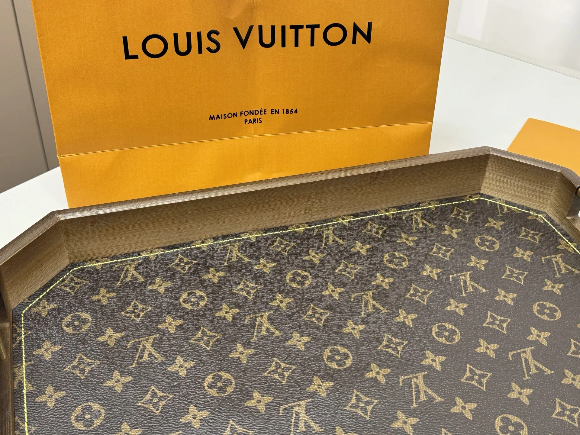 LV 27FW XHWLRED 022 트레이 6