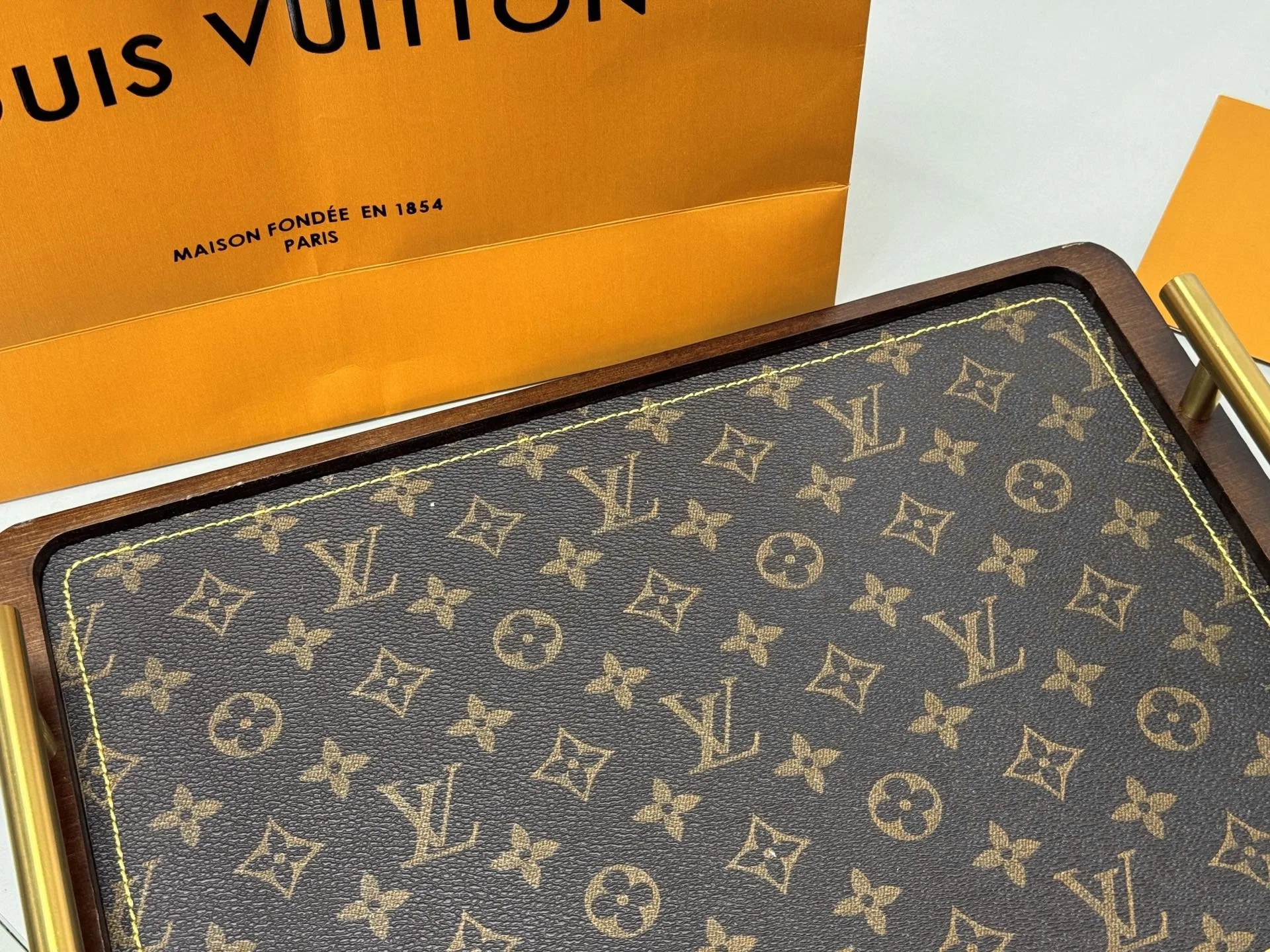 LV 27FW XHWLRED 023 트레이 3