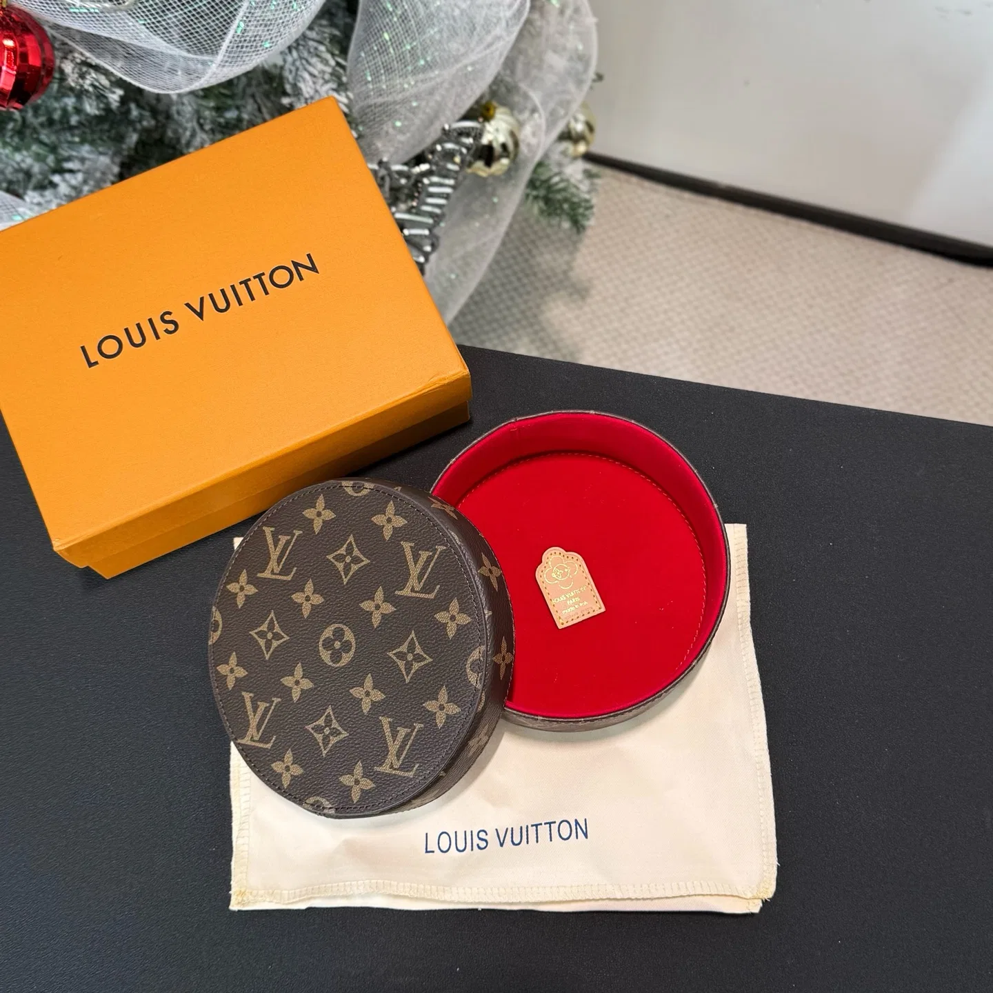 LV 27FW XHWLRED 026 상자