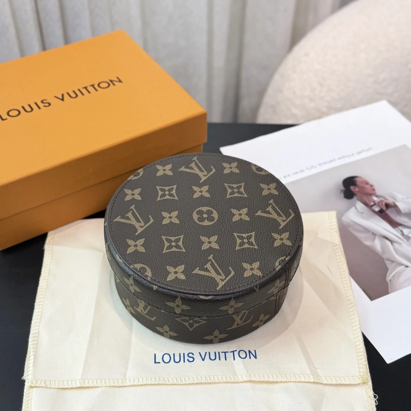 LV 27FW XHWLRED 026 상자 4