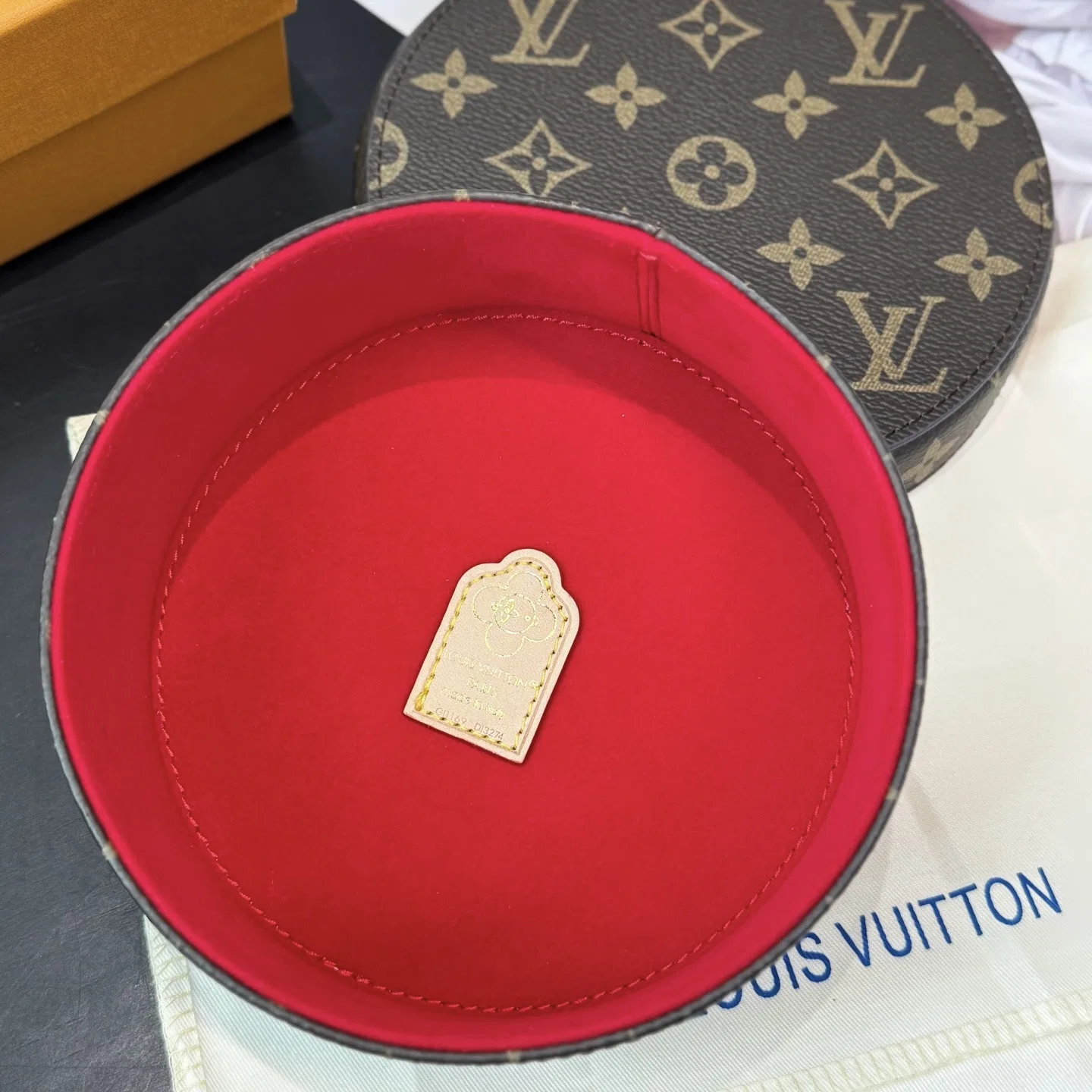 LV 27FW XHWLRED 026 상자 6