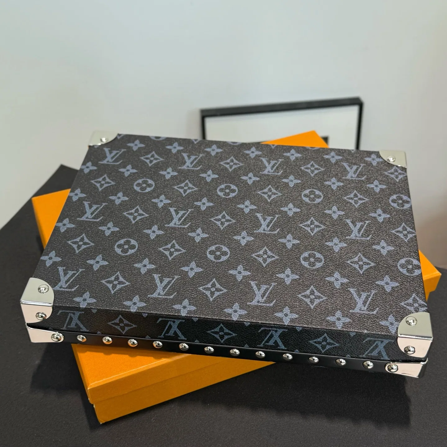 LV 27FW XHWLRED 028 트레이 3
