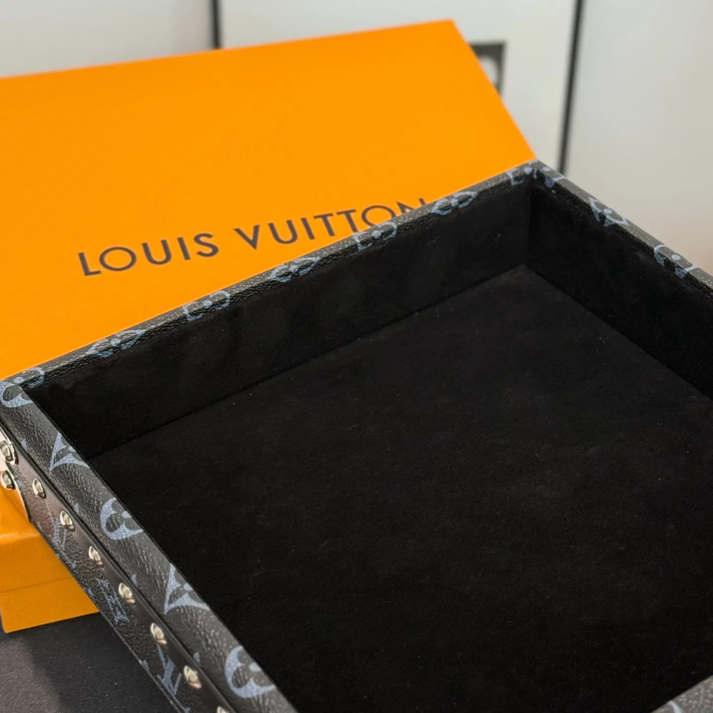 LV 27FW XHWLRED 029 트레이 6