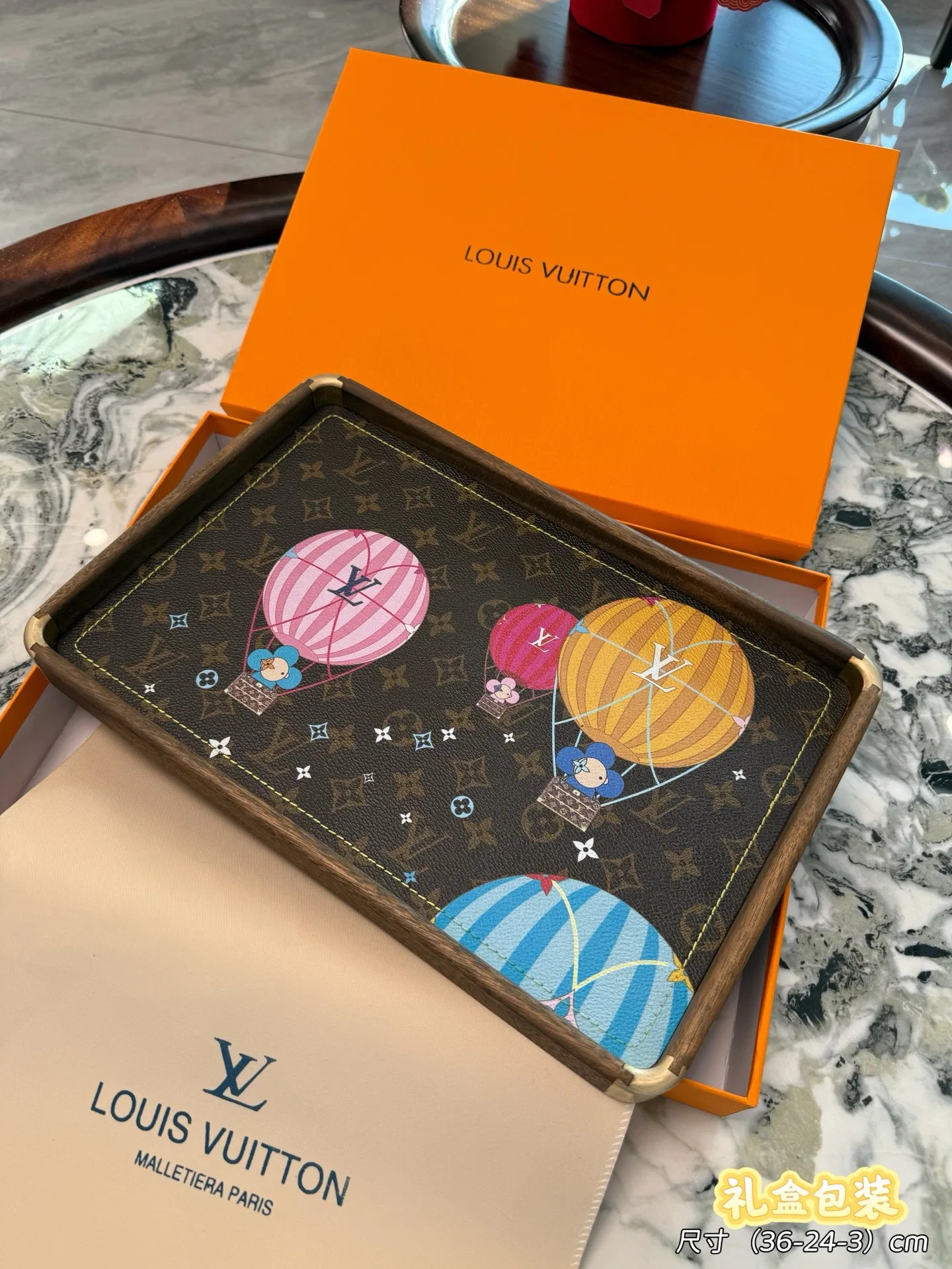 LV 27FW XHWLRED 030 트레이