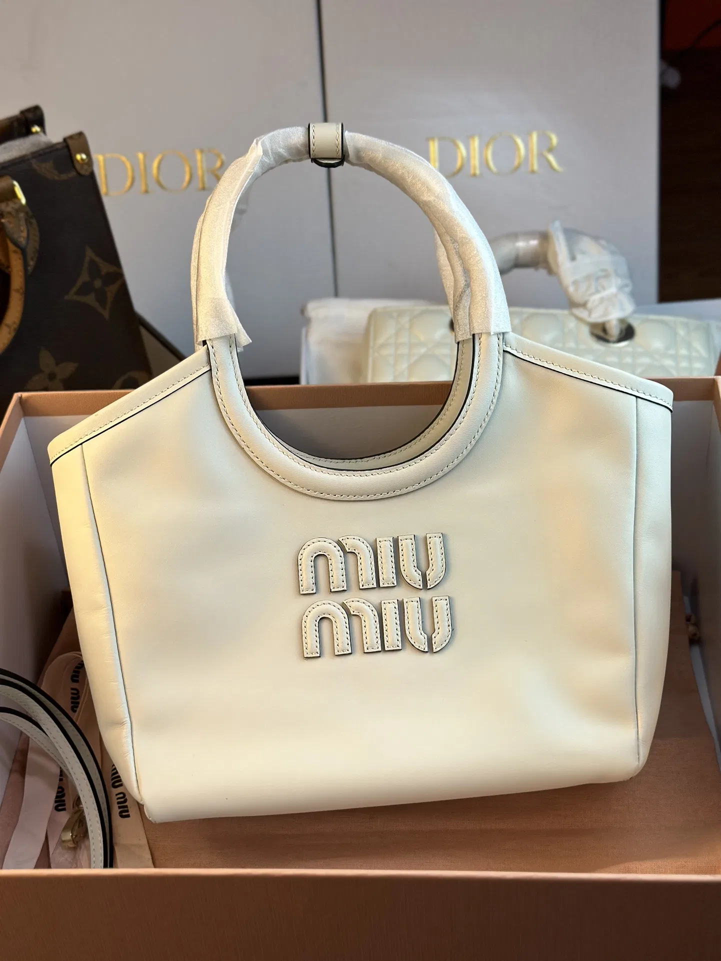 MIU 27FW CPYXMHM 001 토트백