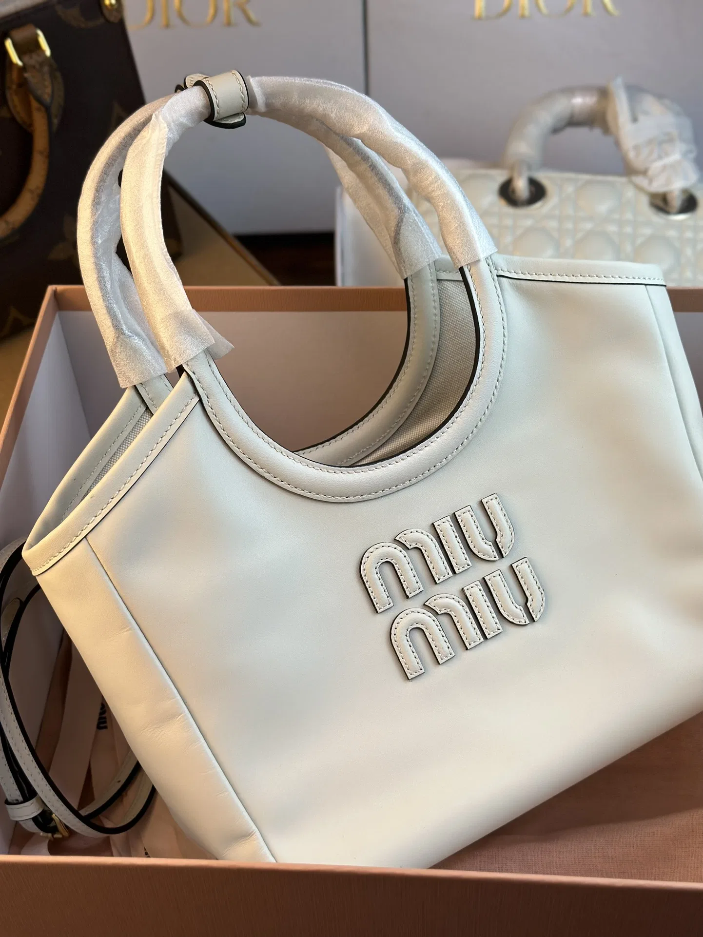 MIU 27FW CPYXMHM 001 토트백 3