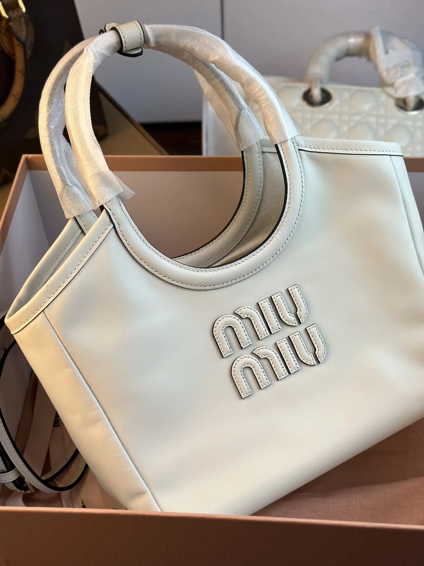 MIU 27FW CPYXMHM 001 토트백 4