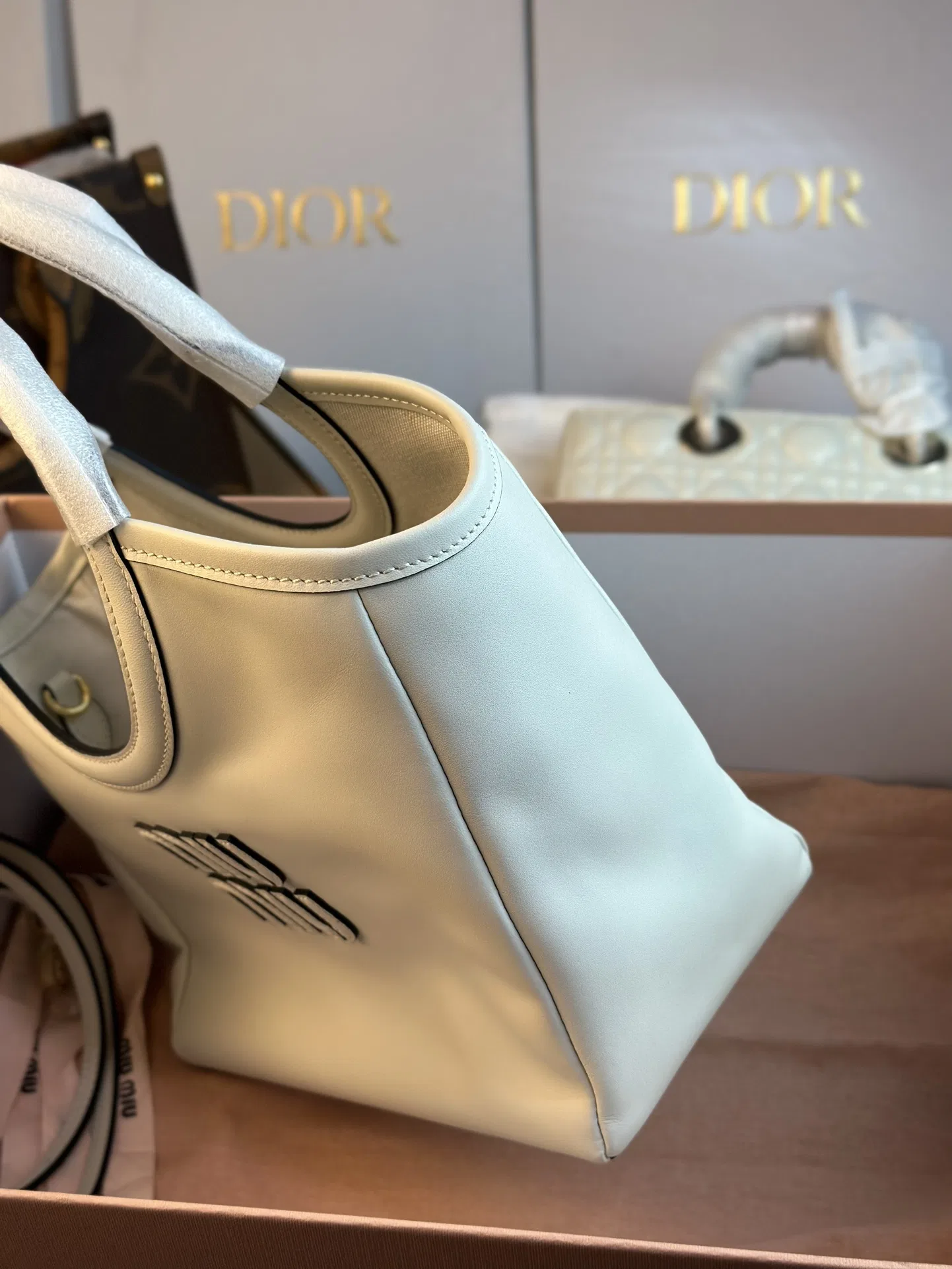 MIU 27FW CPYXMHM 001 토트백 5