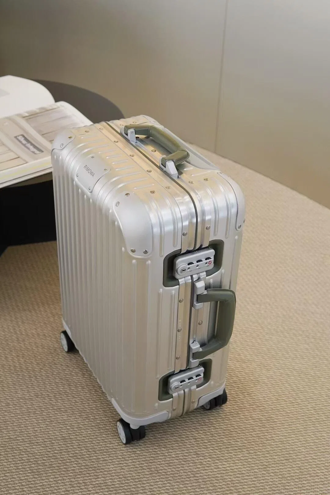 RIMOWA 27FW MNMWFBJ 002 캐리어 4