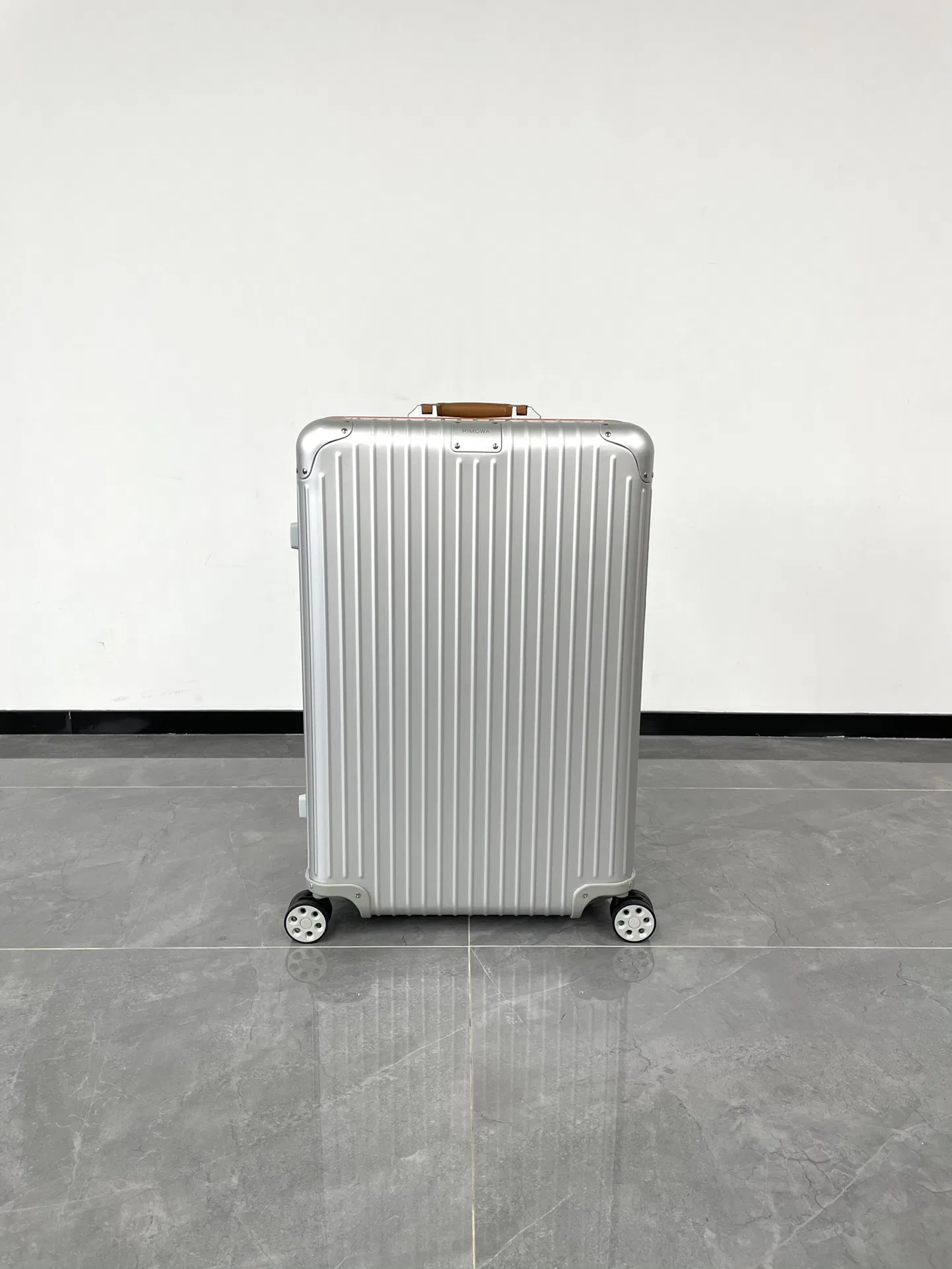 RIMOWA 27FW MNMWFBJ 003 캐리어