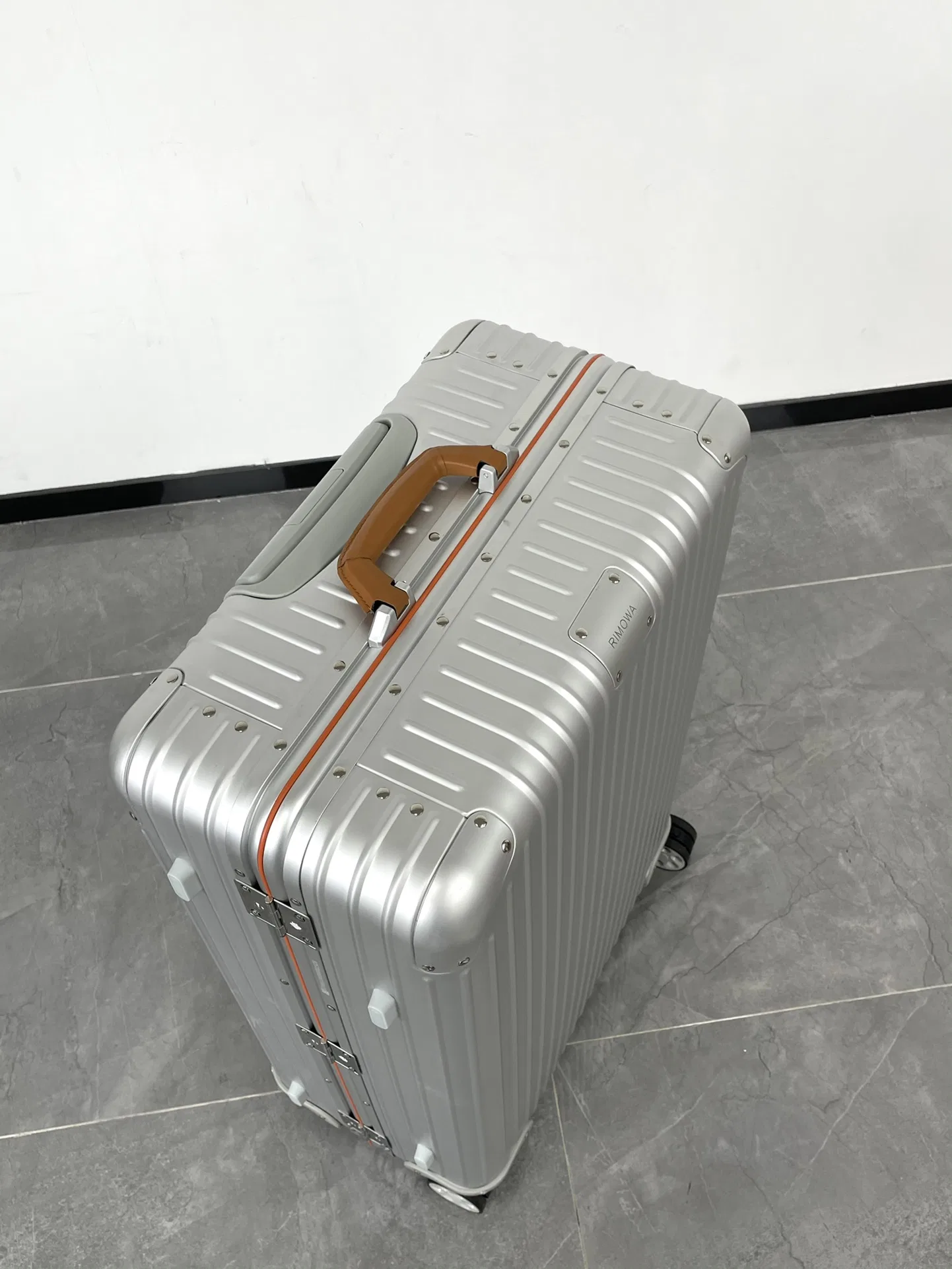 RIMOWA 27FW MNMWFBJ 003 캐리어 4