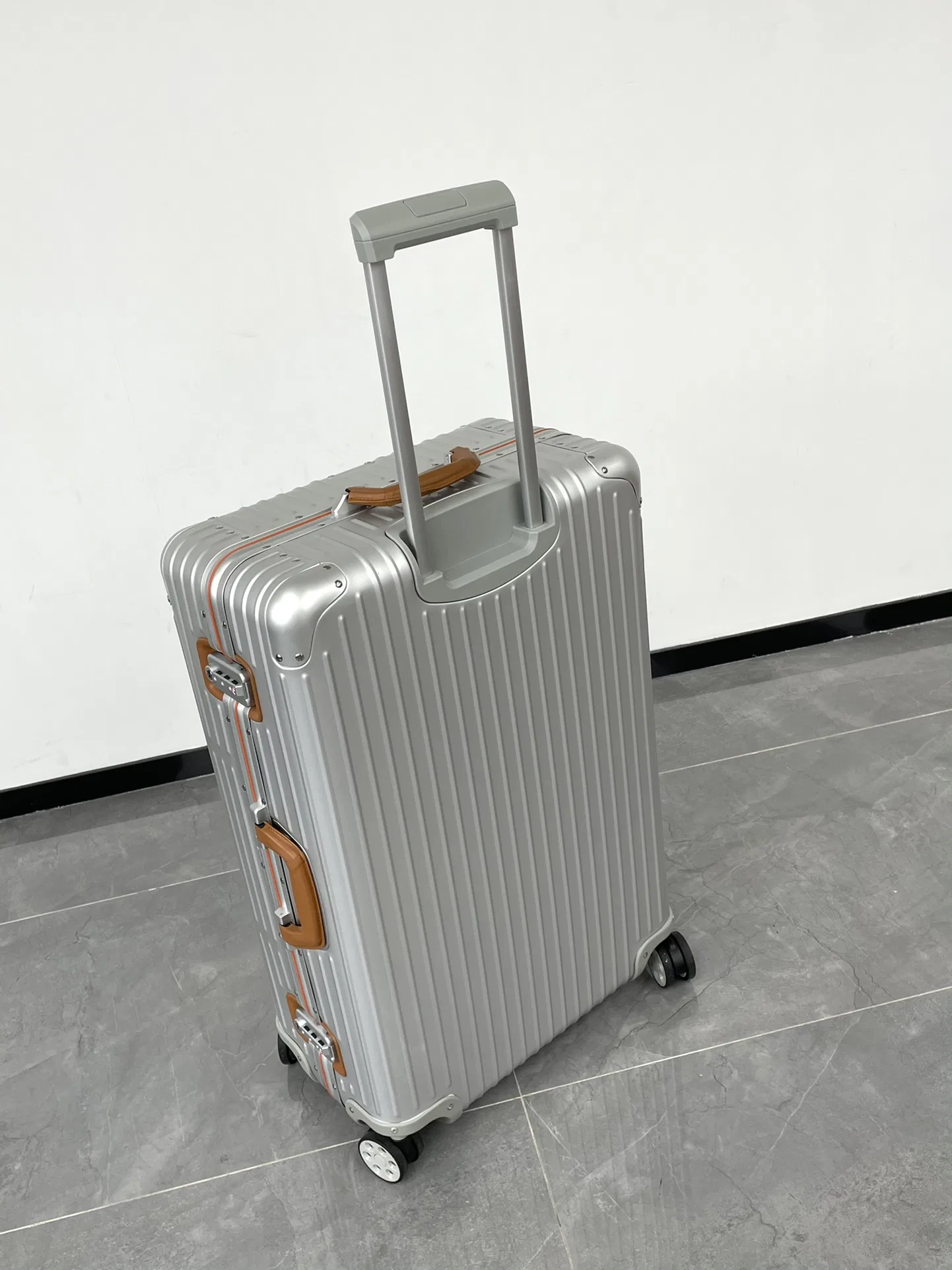 RIMOWA 27FW MNMWFBJ 003 캐리어 5