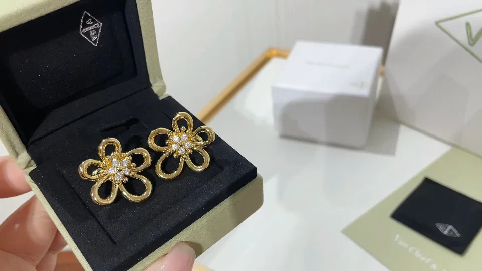VANCLEEF 27FW AKOWINO 008 귀걸이 6