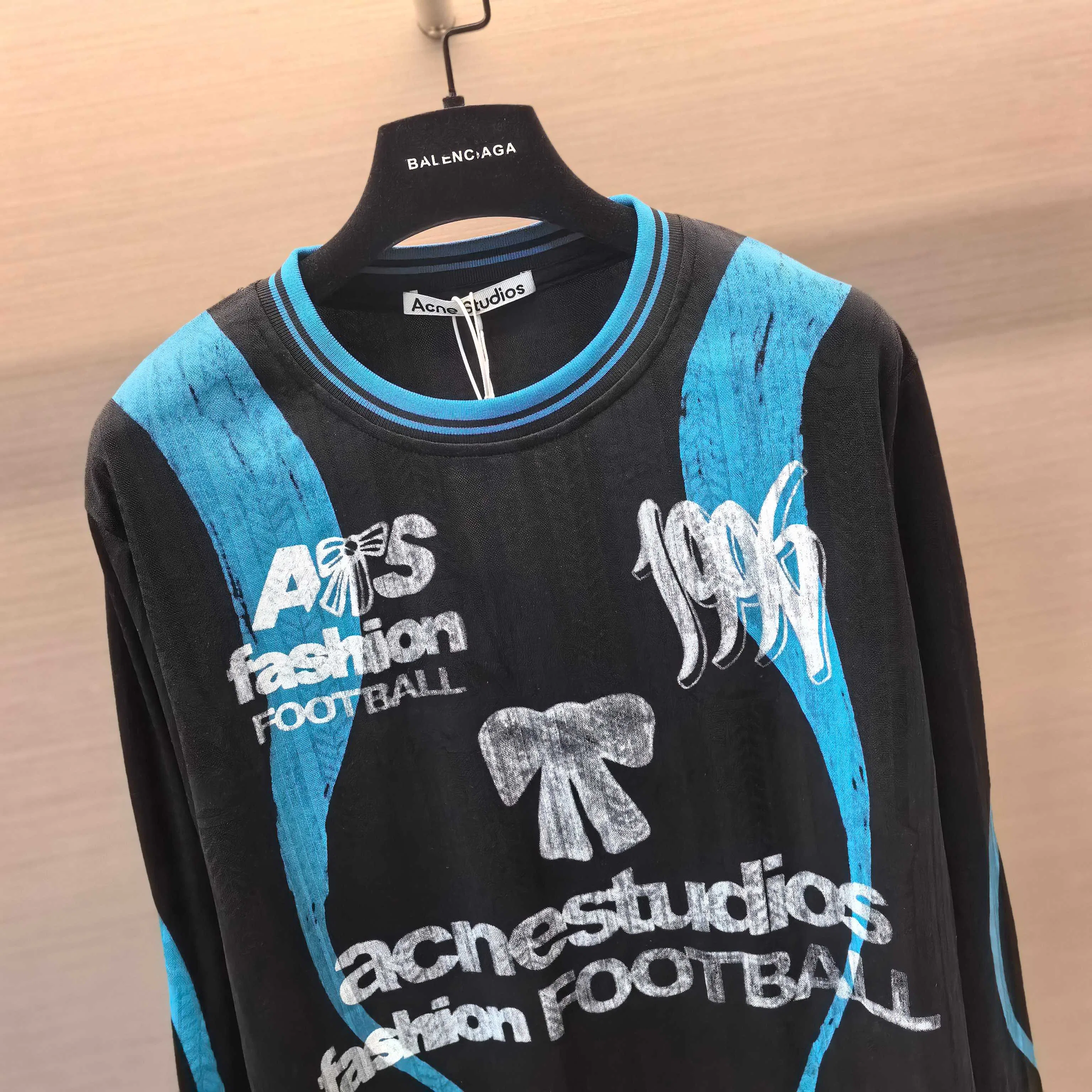 ACNE 27FW RVYVYXA 008 롱슬리브 4