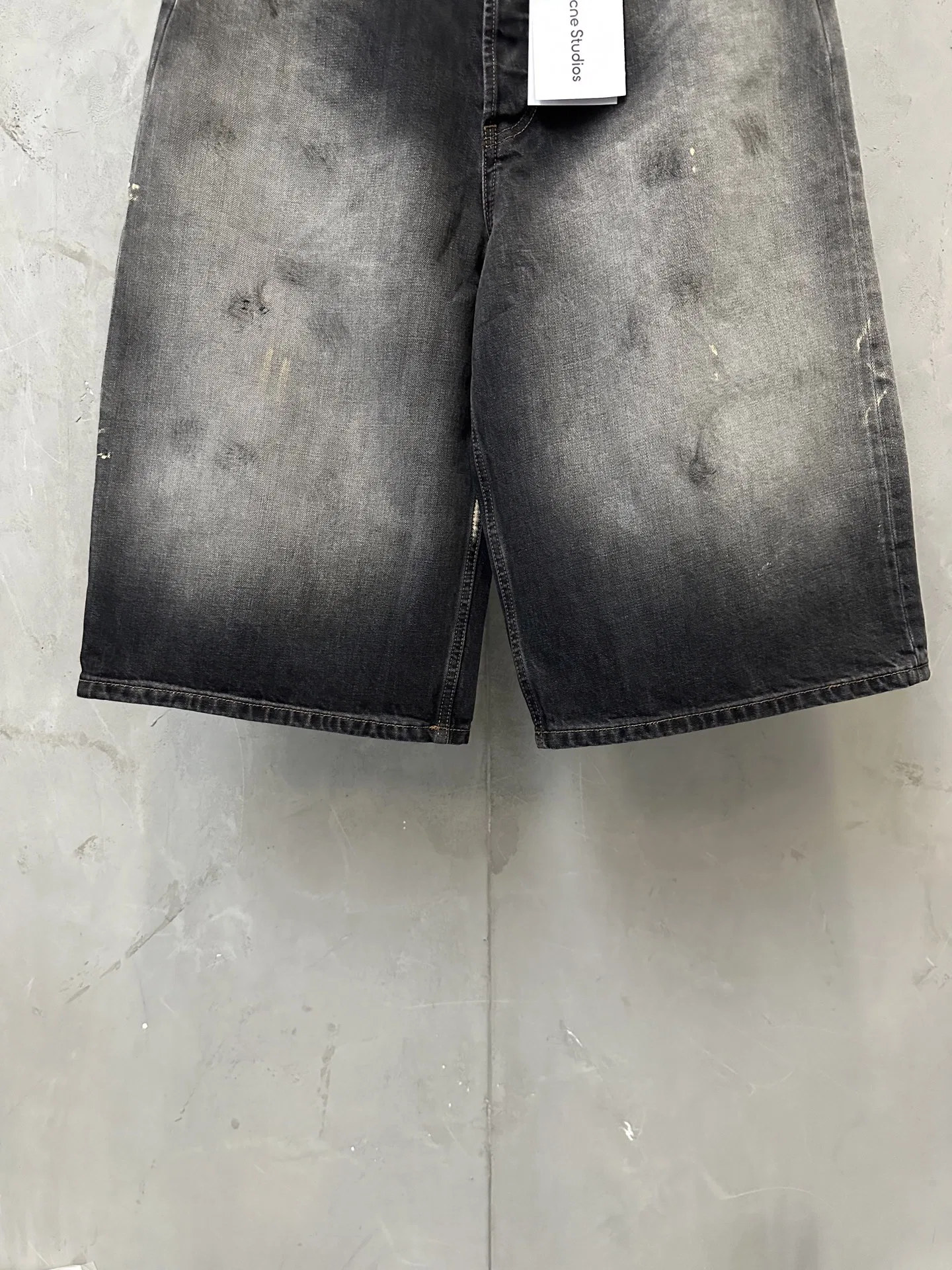 ACNE 27FW ZJFCTMT 002 데님숏츠 3
