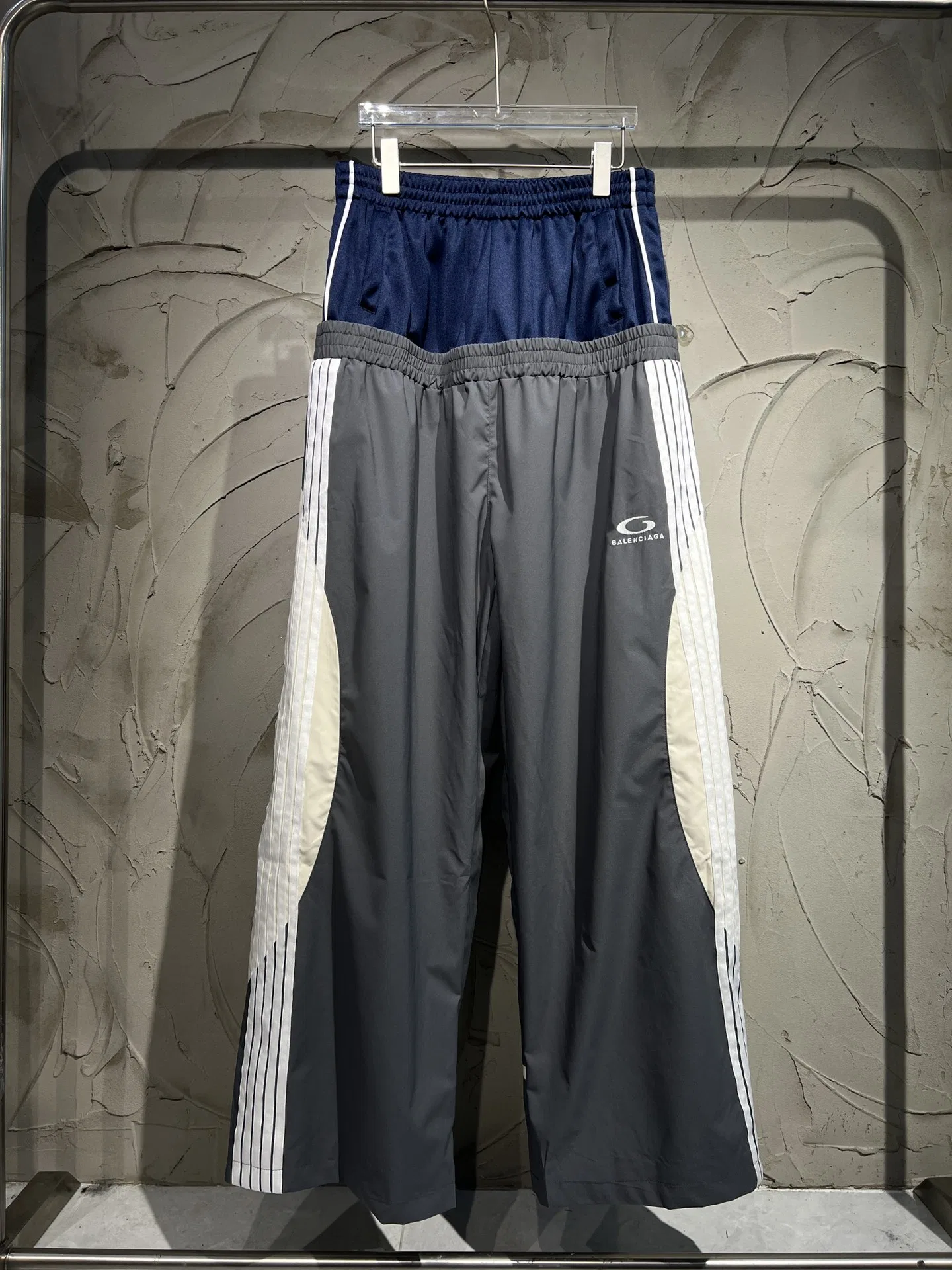 BC 27FW JDBYLEB 005 트랙팬츠