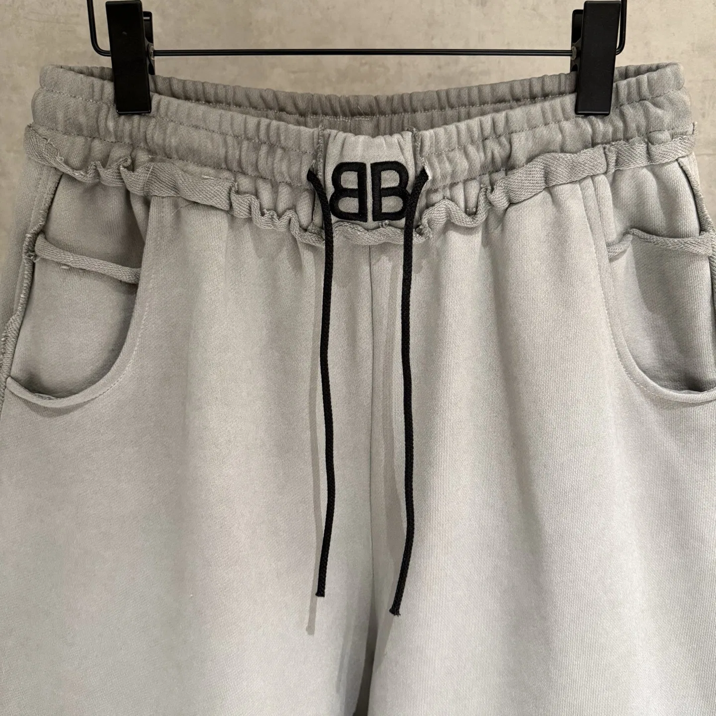 BC 27FW VARHEXW 003 숏츠 3