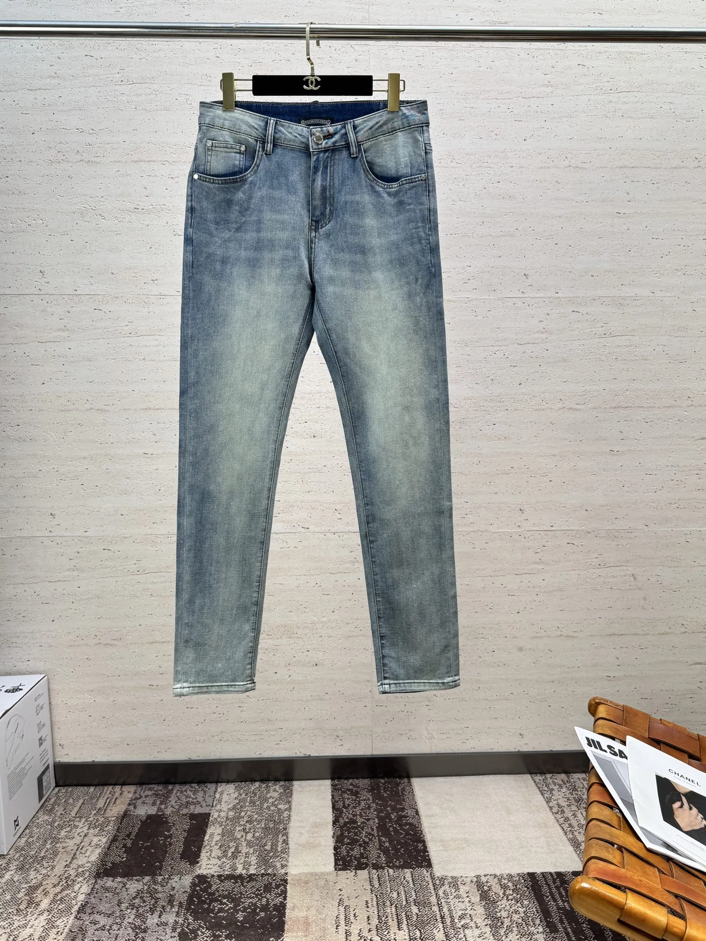 CH 27FW EBVAQBO 004 데님팬츠