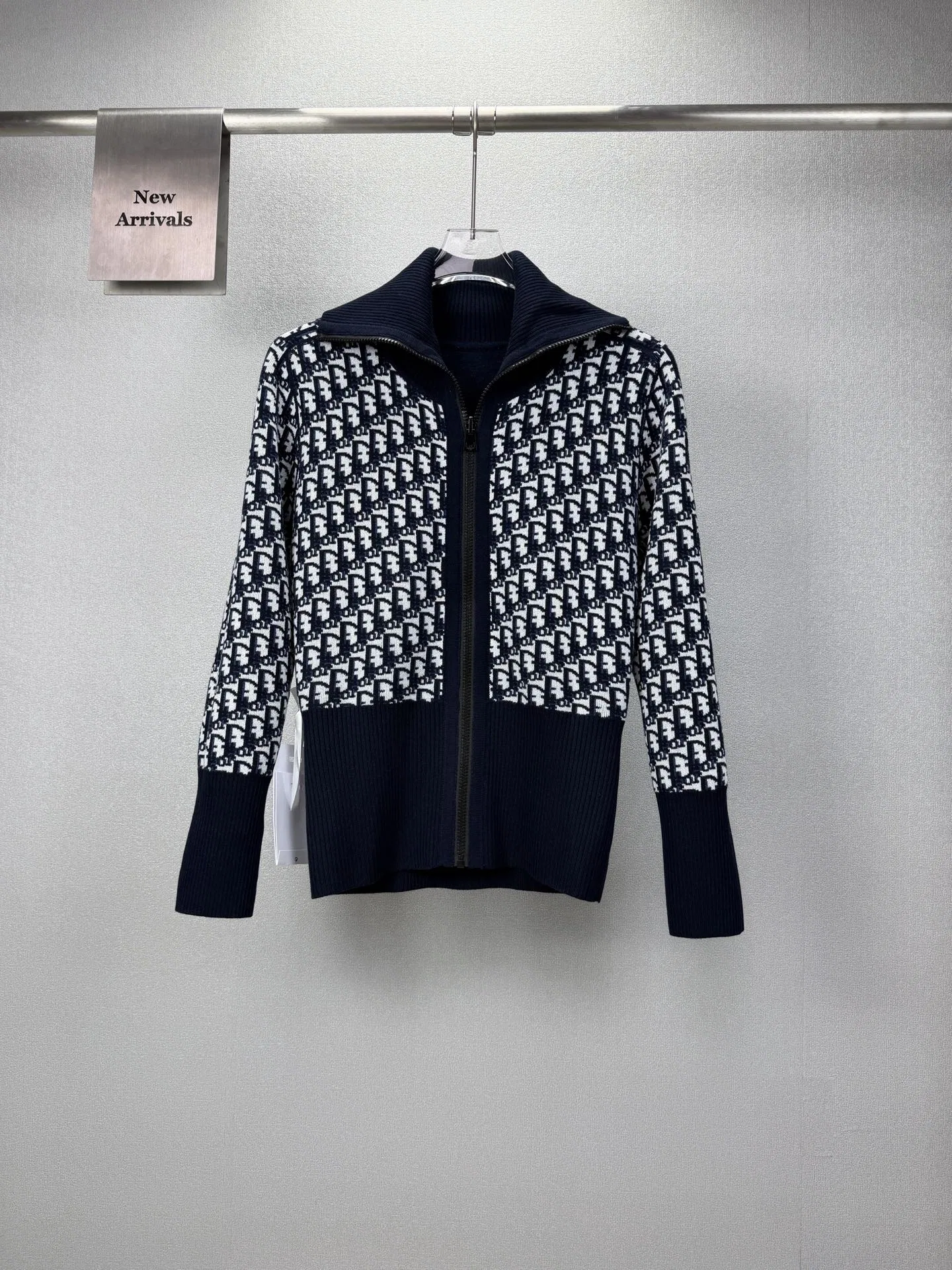 DIO 27FW IRHLXIN 012 집업후드 3