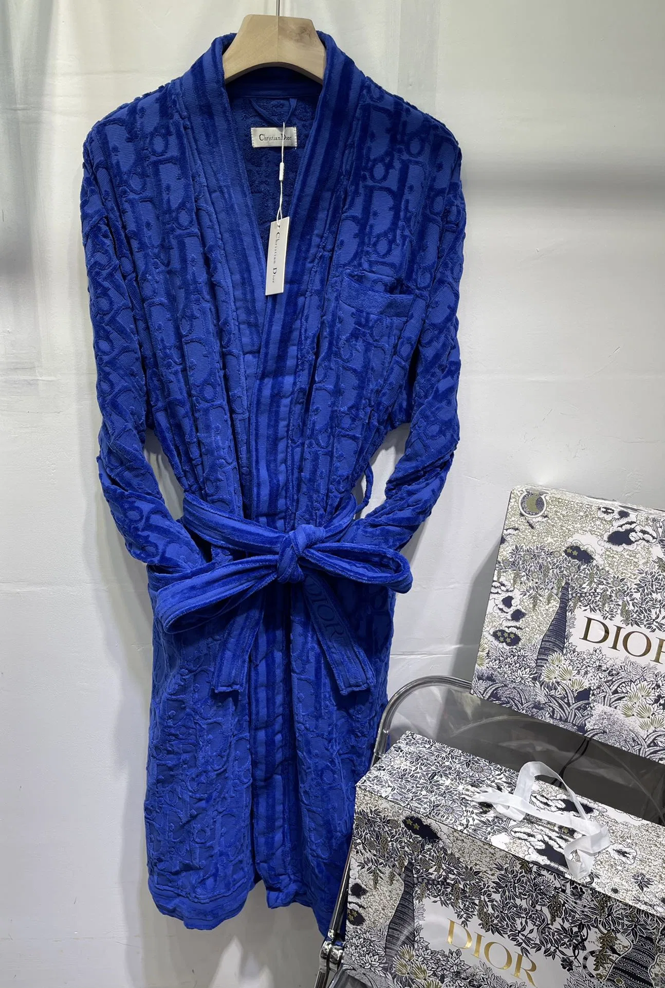 DIO 27FW OJOMUZF 001 가운