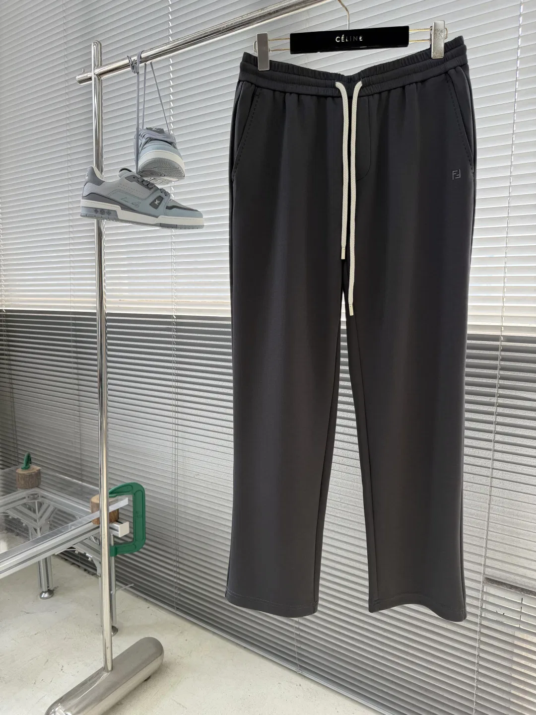 FEN 27FW CAFYNRN 003 스웻팬츠