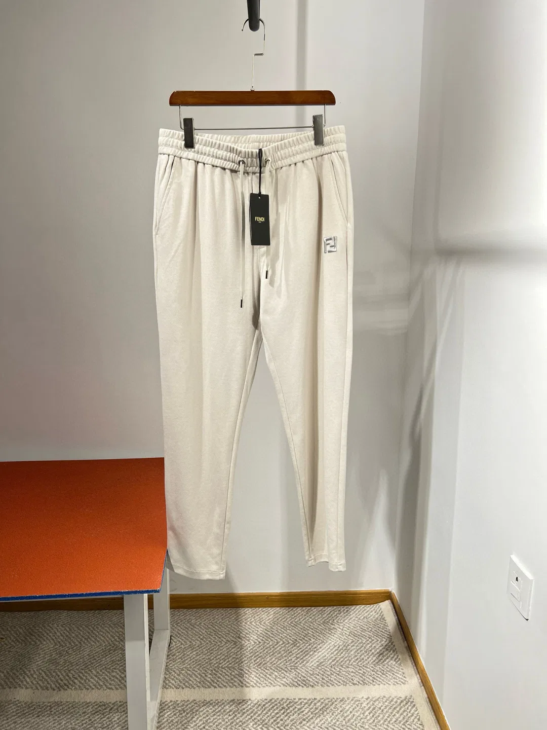 FEN 27FW CAFYNRN 009 스웻팬츠