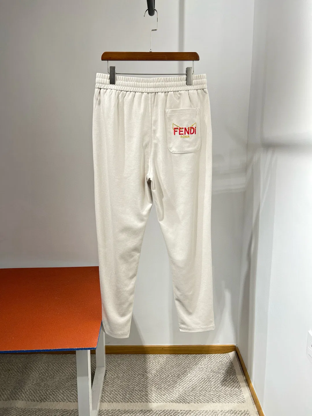 FEN 27FW CAFYNRN 009 스웻팬츠 4