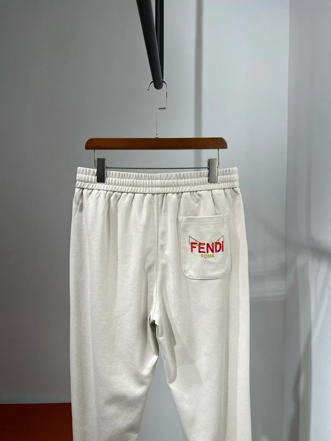 FEN 27FW CAFYNRN 009 스웻팬츠 5
