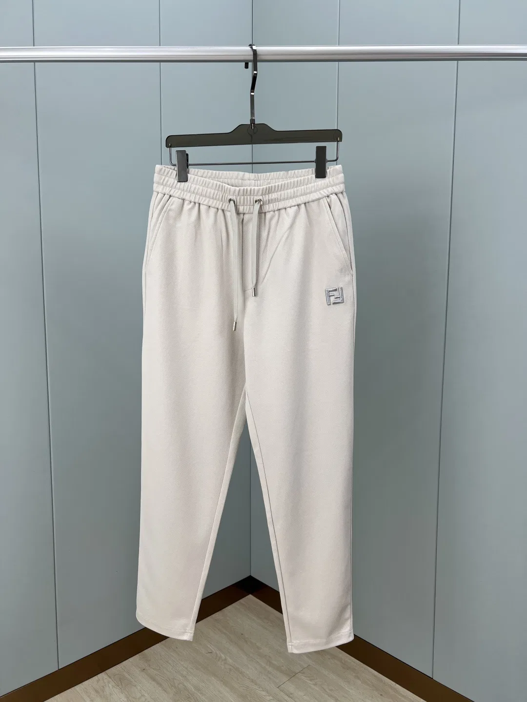 FEN 27FW CAFYNRN 019 스웻팬츠