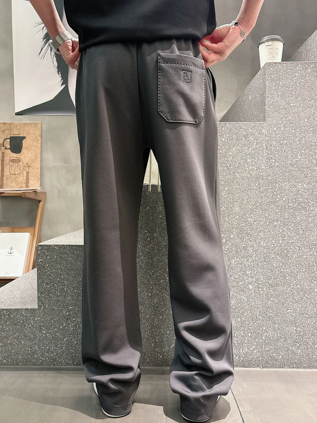 FEN 27FW KJARXSO 025 스웻팬츠 3