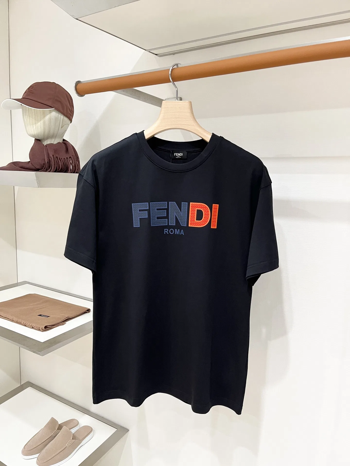 FEN 27FW PFRMBEQ 008 반팔티셔츠