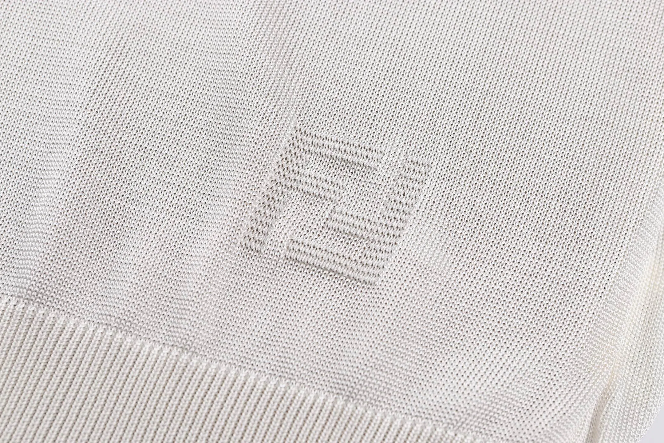 FEN 27FW QFHVEOW 011 폴로반팔티셔츠 4