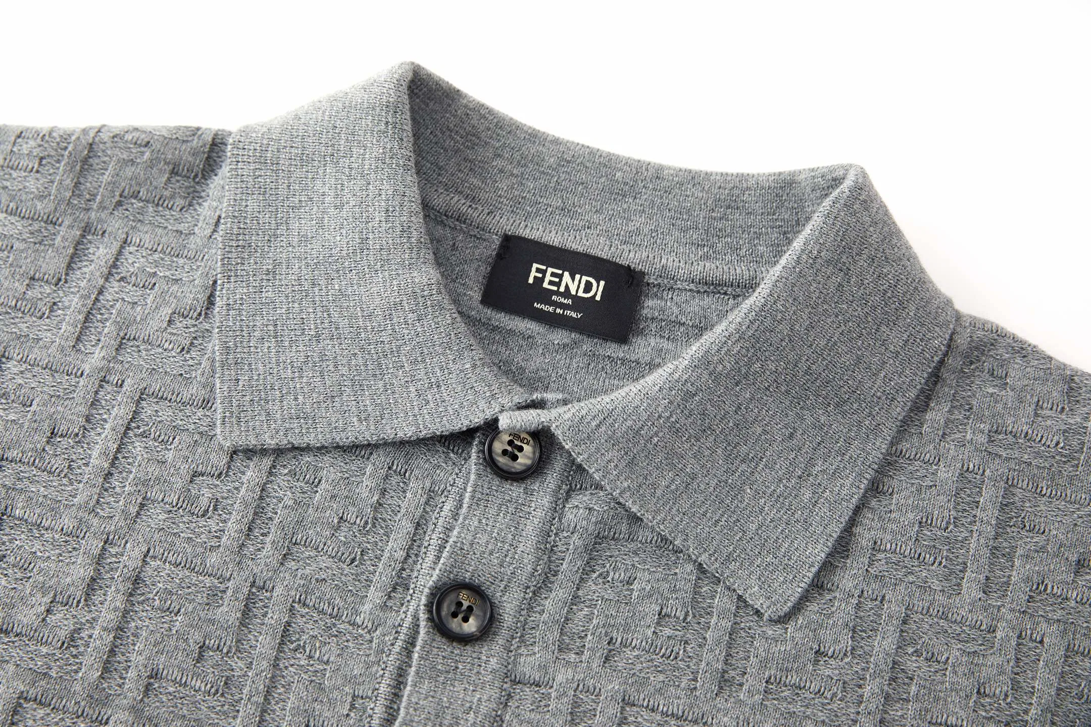 FEN 27FW QFHVEOW 015 폴로반팔티셔츠 4