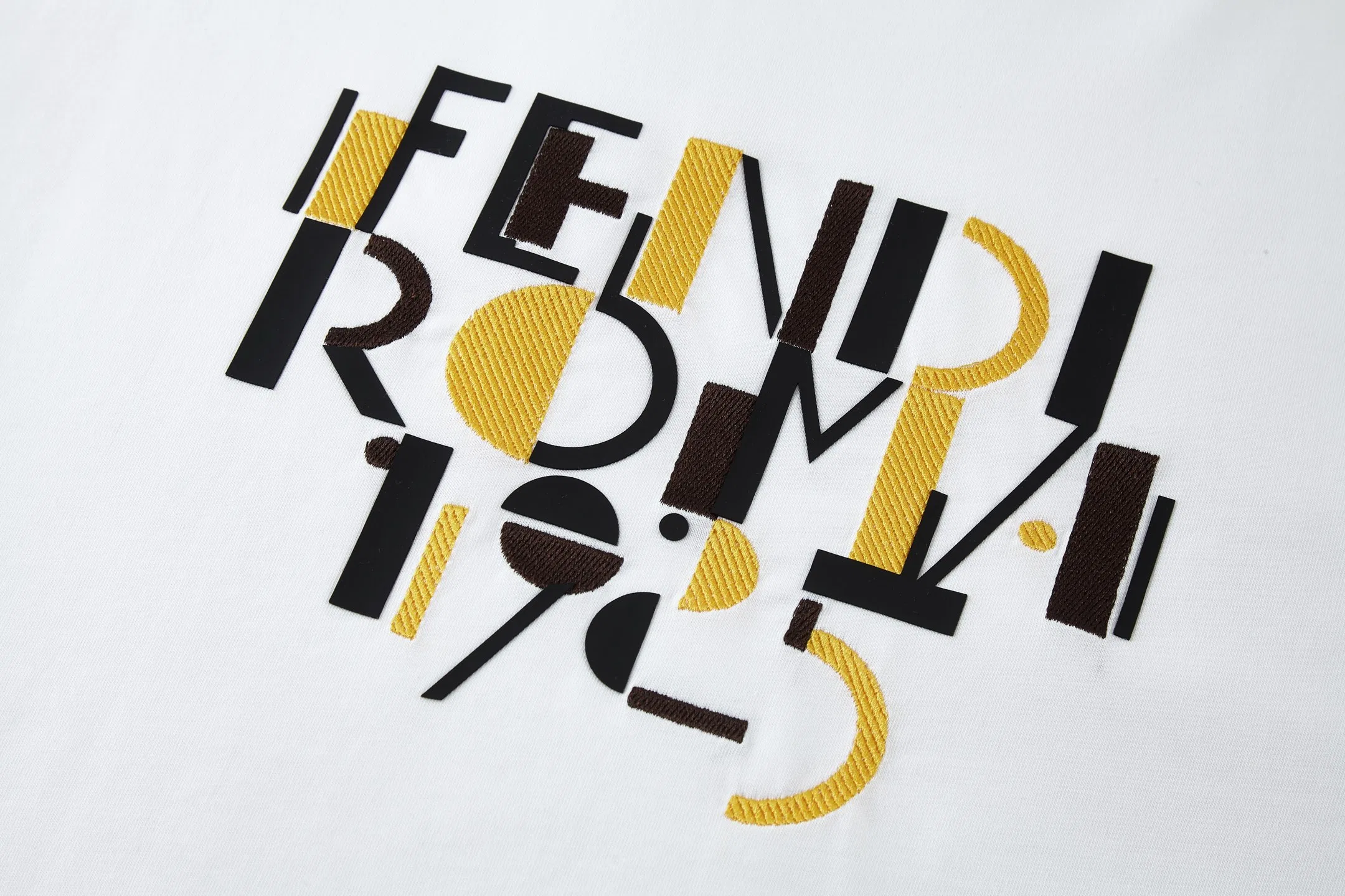 FEN 27FW QFHVEOW 017 반팔티셔츠 3