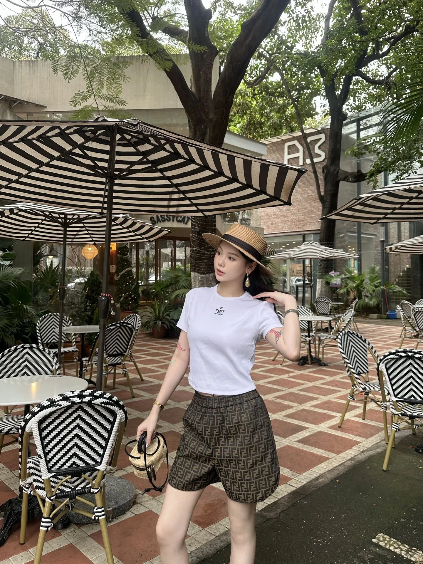FEN 27FW SRAQKJB 004 숏츠