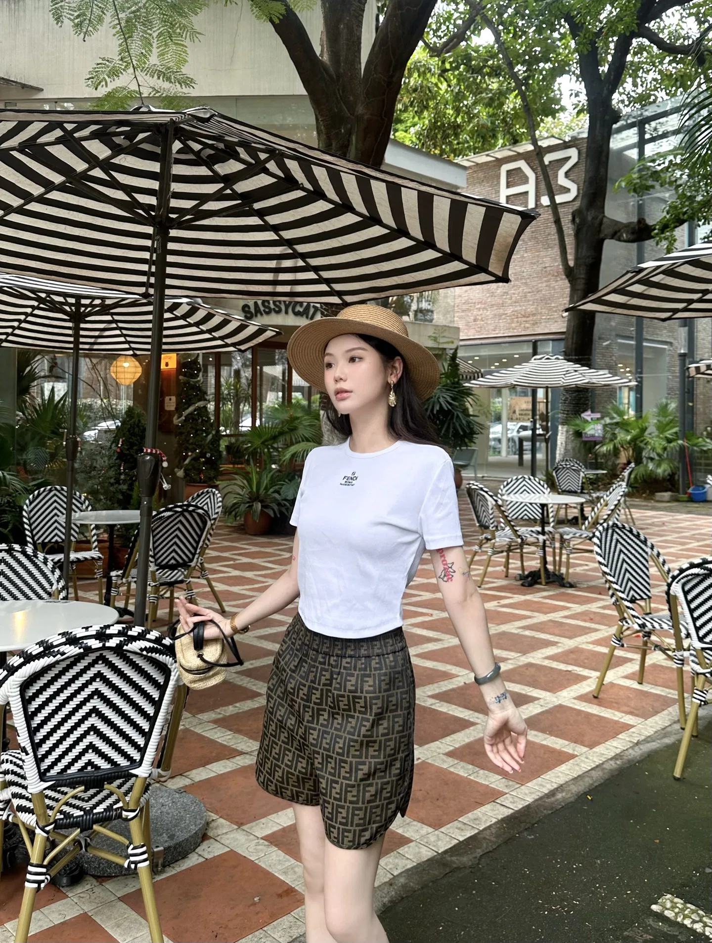FEN 27FW SRAQKJB 004 숏츠 5
