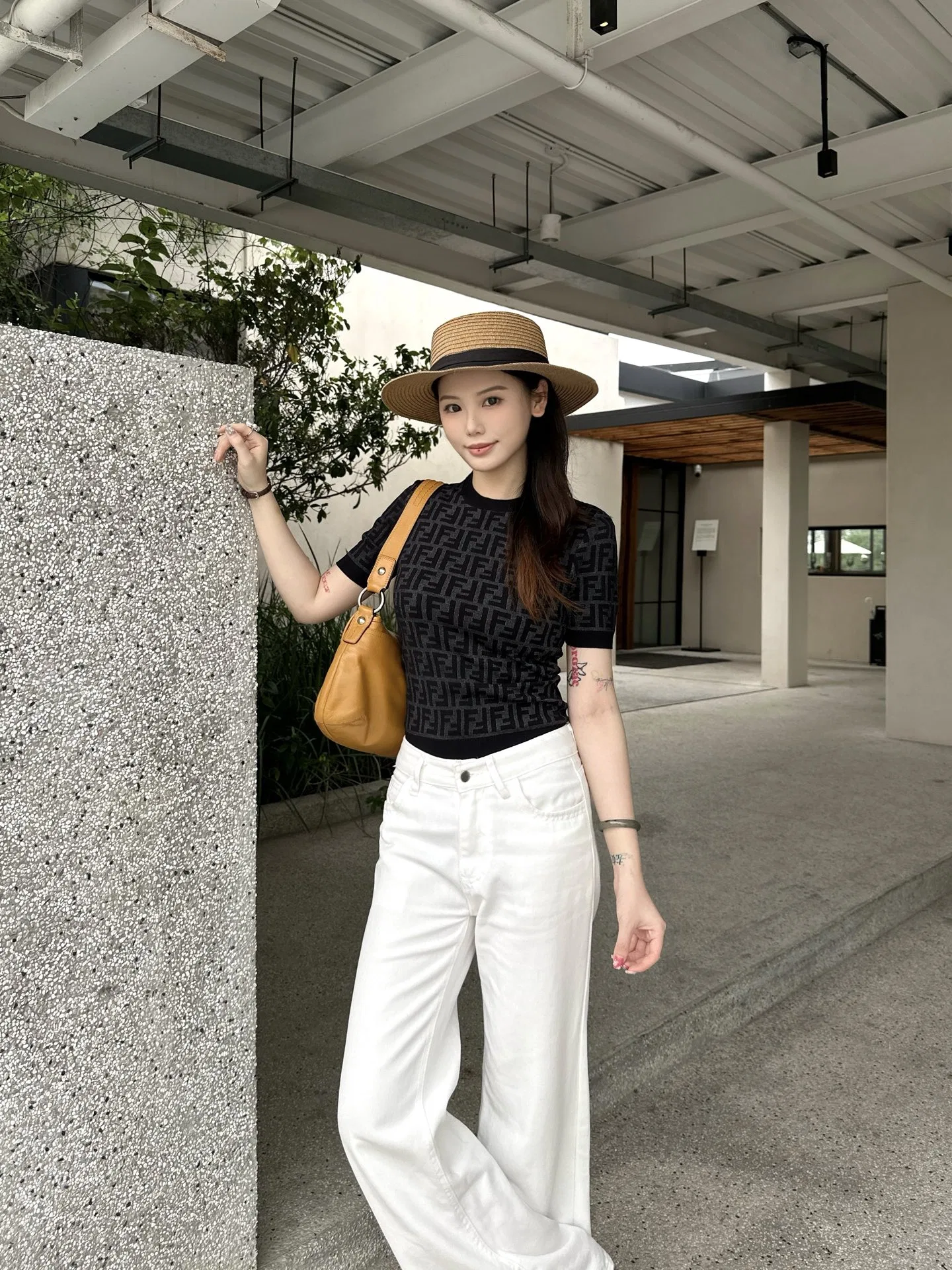 FEN 27FW SRAQKJB 005 반팔니트