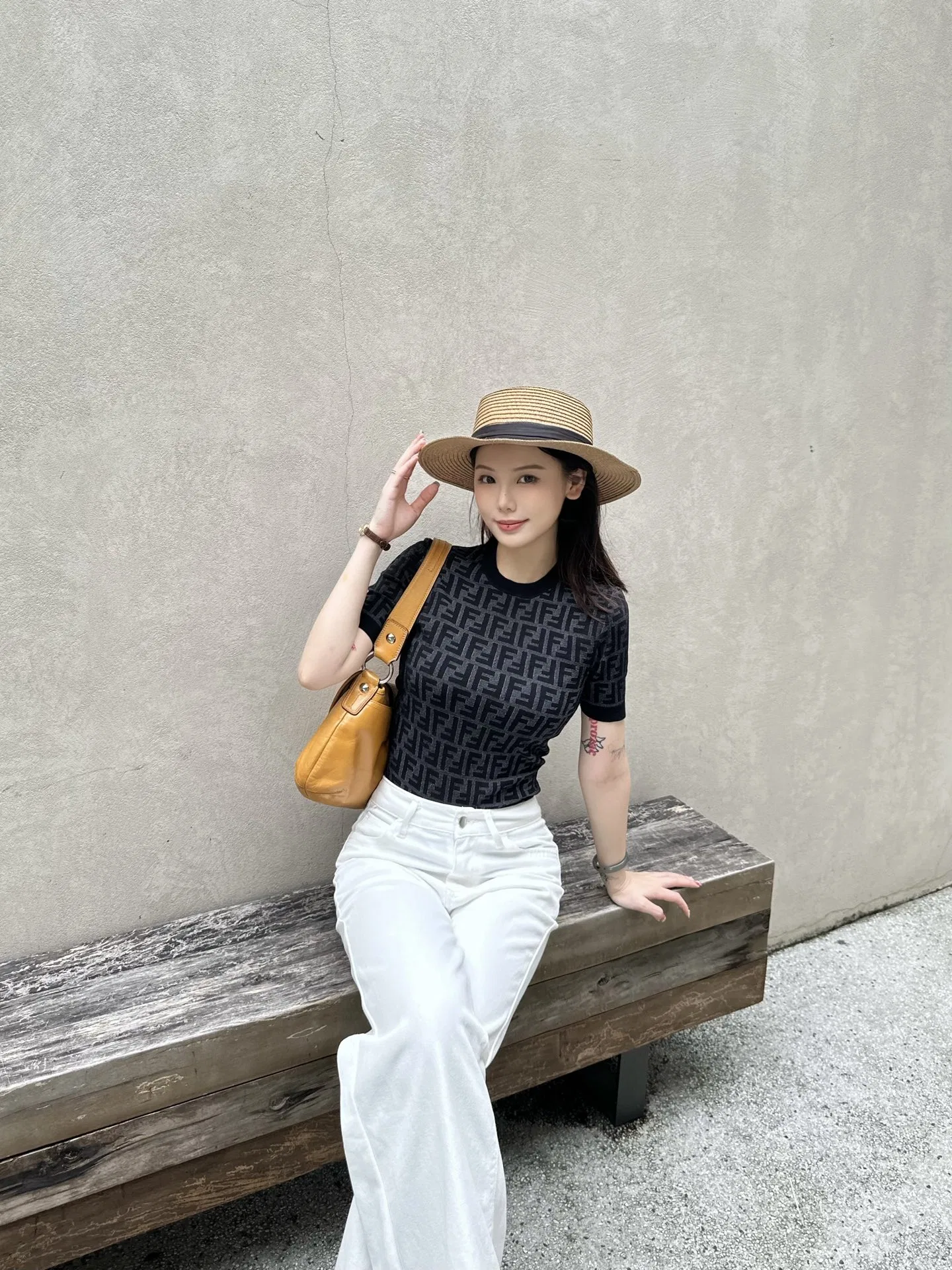 FEN 27FW SRAQKJB 005 반팔니트 4