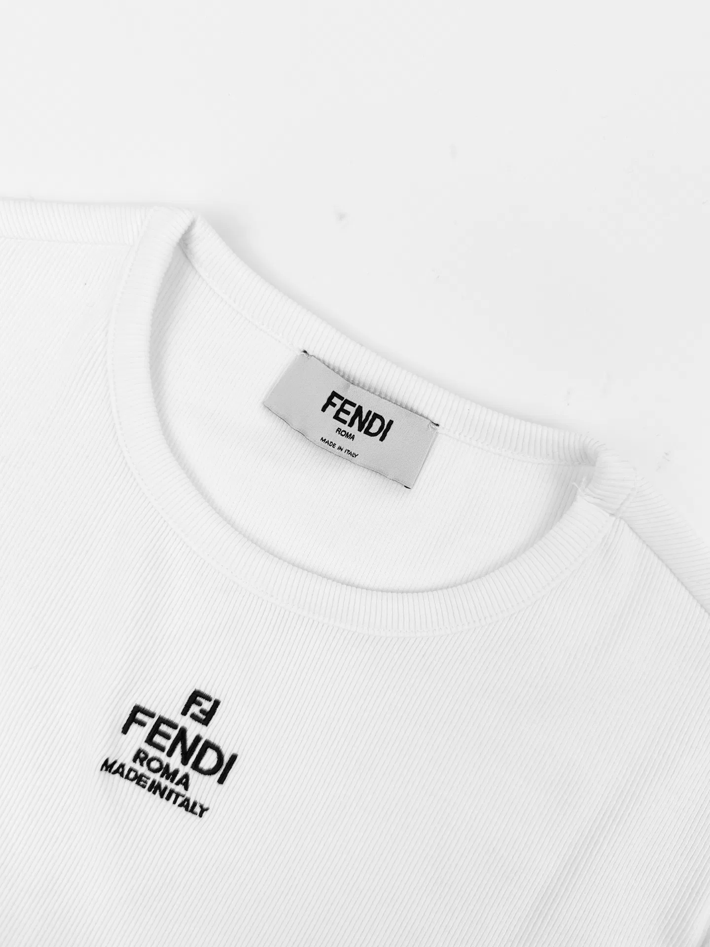 FEN 27FW SRAQKJB 006 반팔니트 3